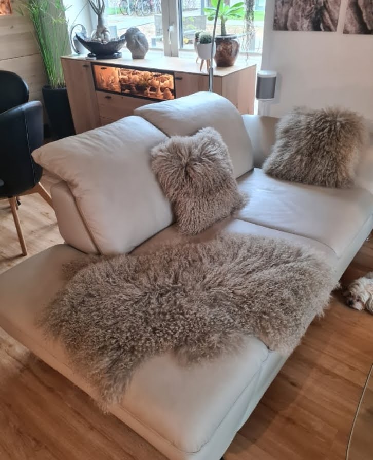 Tibet Lammfell in taupe/hellbraun