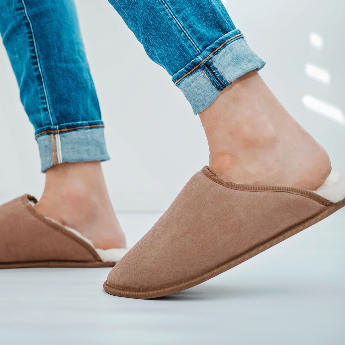 Hausschuhe aus Lammfell in beige für Herren