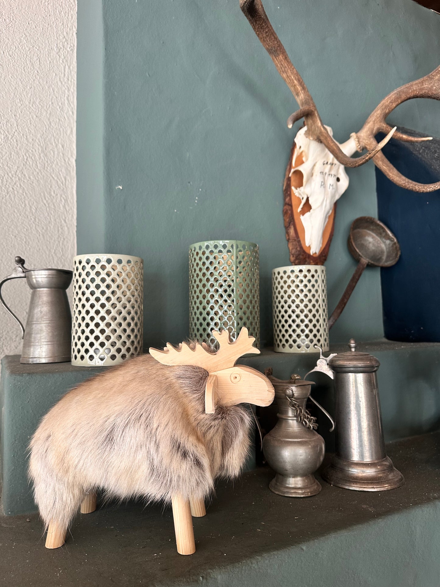 Holzhirsch Elch mit echtem Fell und Fichtenholz nordische skandi Boho Deko handmade