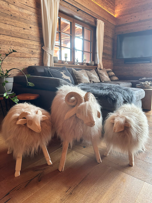 Schafhocker aus Fichtenholz echtes Islandschaffell Dekoration Chalet Hüttendeko Kinderhocker handgefertigt 3er SET