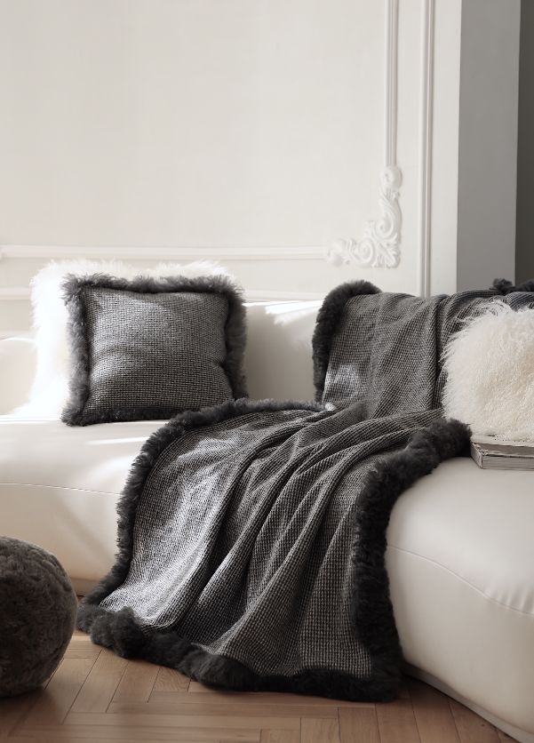 Merinowolle Überwurfdecke Tagesdecke Sofadecke Bettdecke Kuscheldecke Plaid Tibetfellbesatz dunkelgrau 120x180 cm