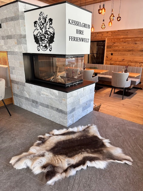 Skandinavische Rentierfelle